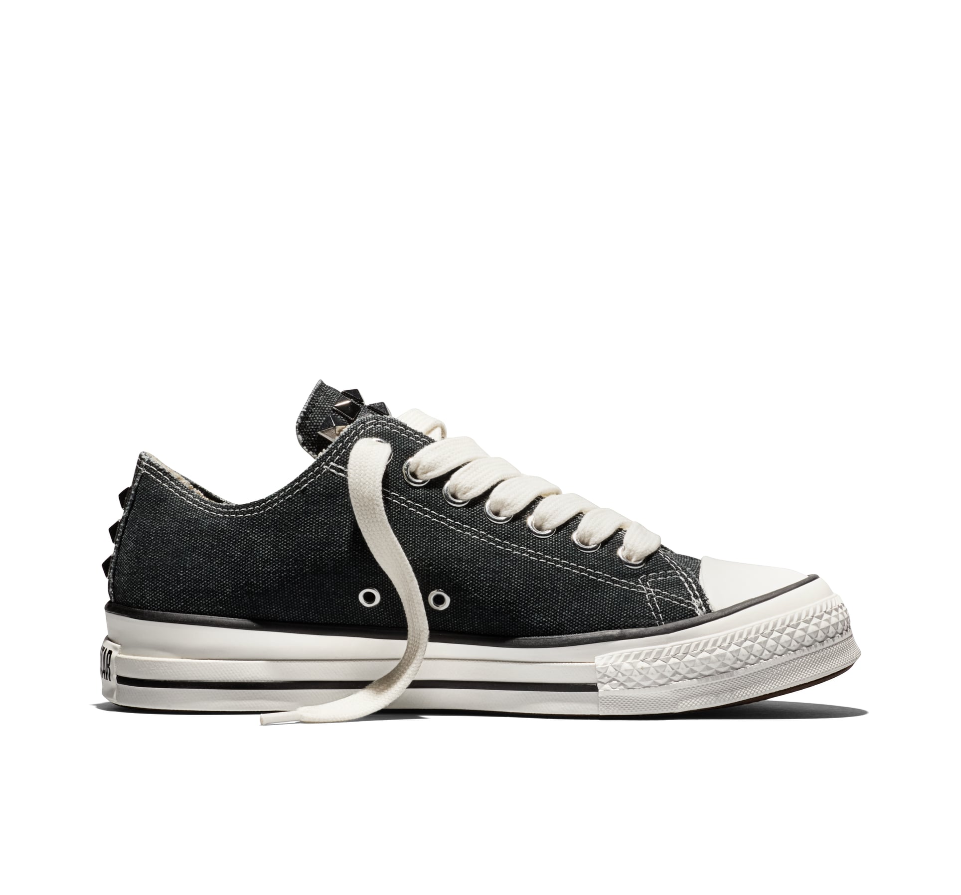 Chuck Taylor Throwback Distressed Studs
